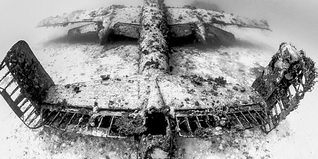 Красивейшие подводные фото затонувших объектов