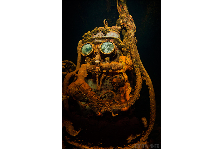 10 Underwater Shipwreck Photos